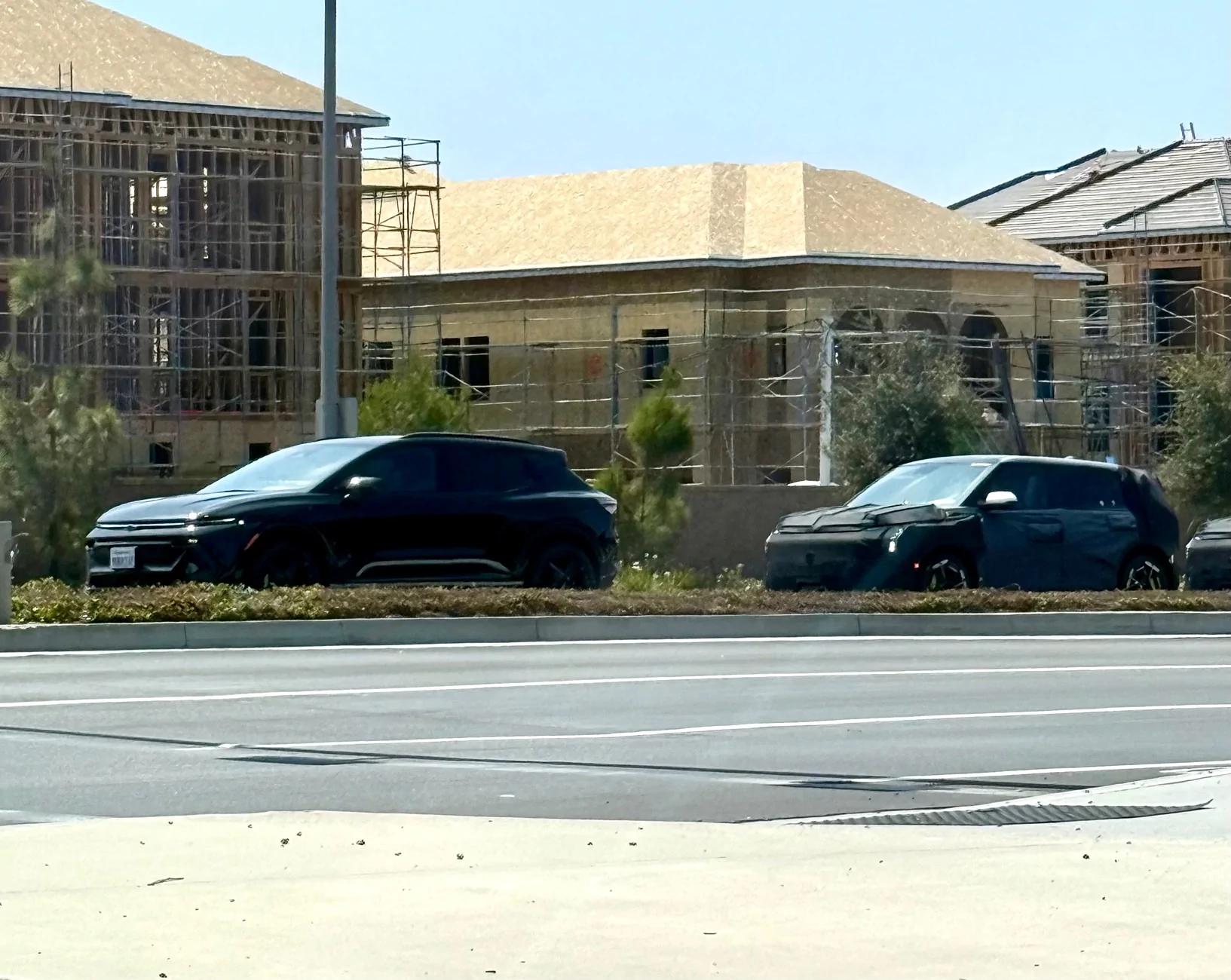 Kia EV3 Spotted: 2027 EV3 testing in US vs. Chevrolet Equinox EV (Irvine, CA  August 2025) IMG_9272